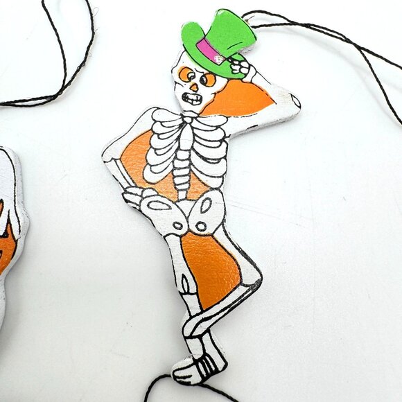 Halloween Set of 7 Wood Hanging Ornament Witch Ghost Pumpkin Skeleton Bat Vtg - Picture 2 of 10
